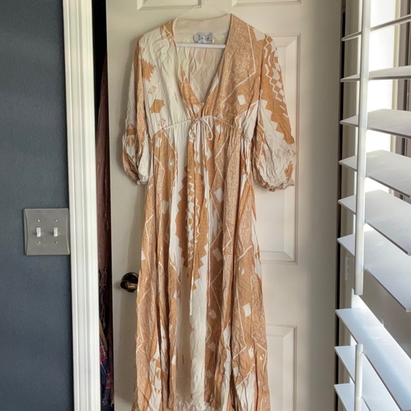 VaVa By Joy Han Freya Tan White Bohemian Drawstring Waist Maxi Dress XS - Picture 2 of 4